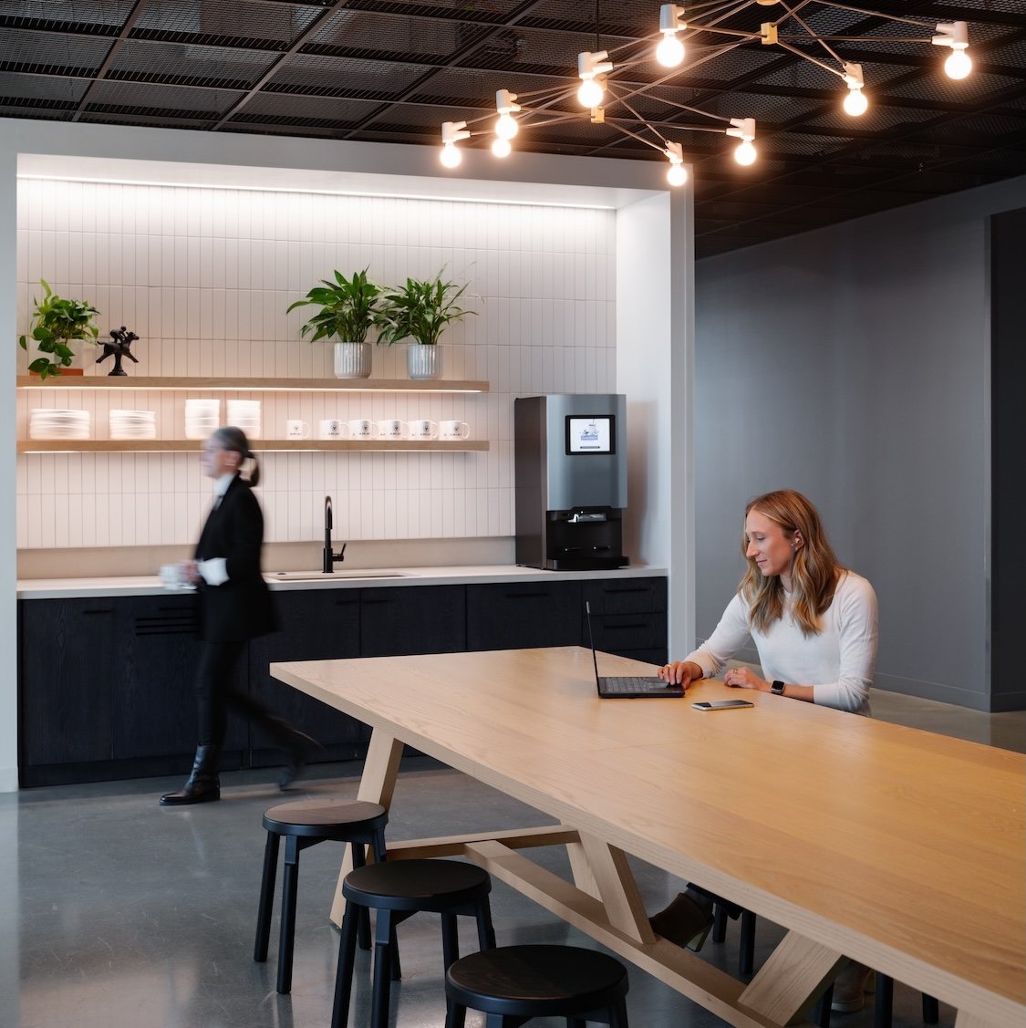 Insidesource-Ariat-Office-2-1